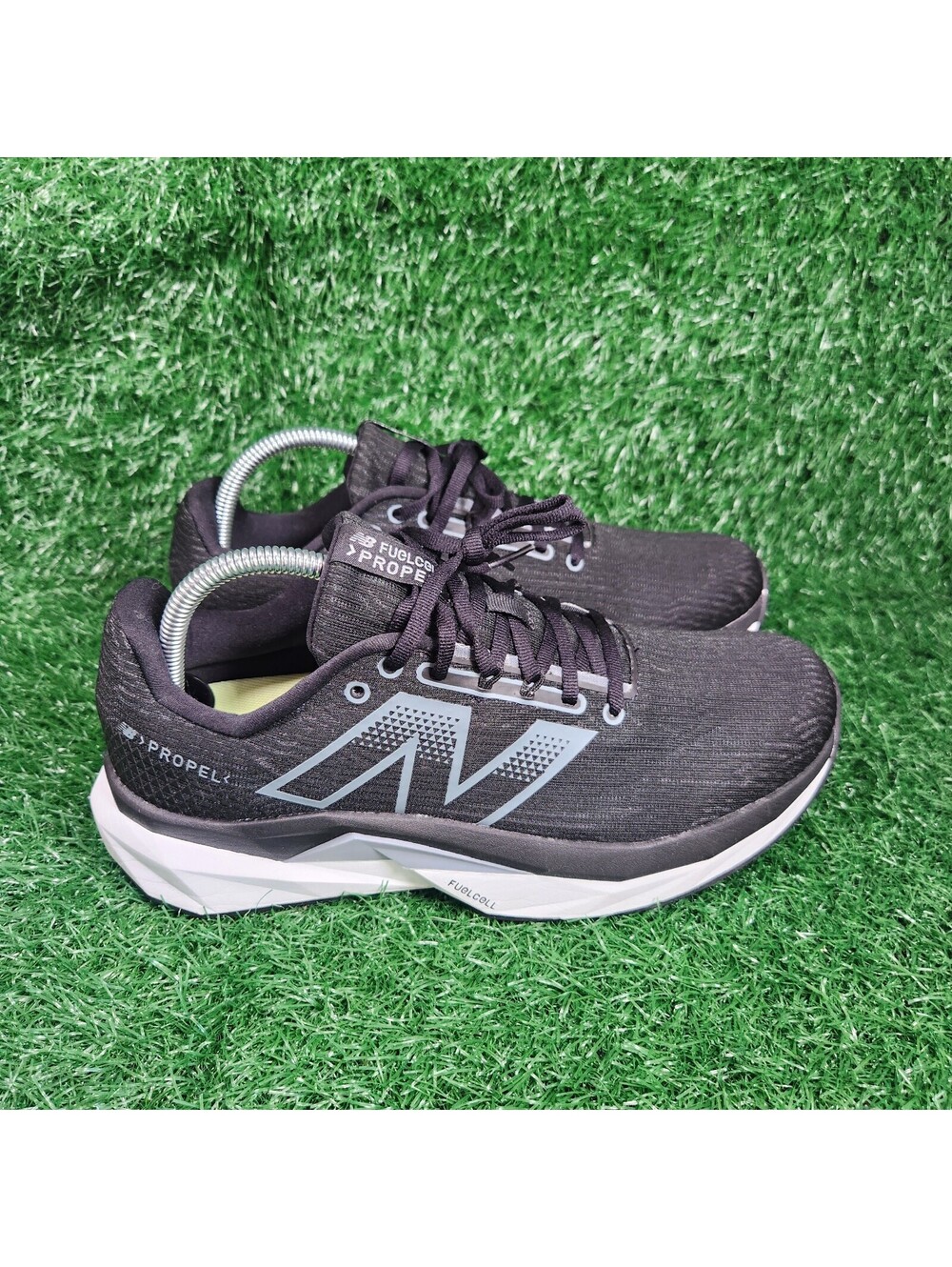 New Balance FuelCell Propel v5 Mens Size 9 Medium D Black White Running Shoes